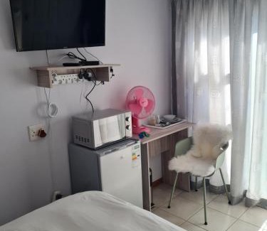 Komani Apartment | Mews Road Self-Catering