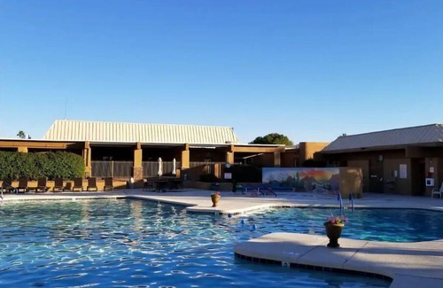 Fountain of the Sun House | Meza AZ Cozy home, 55+/gated/golf course view. Close to Mesa Gateway airport.