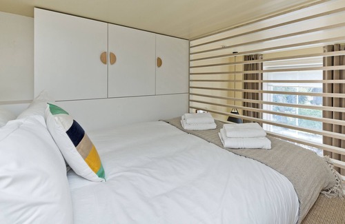 Camden Town with Primrose Hill Apartment | Mezzanine Flat Listed Terrace Near Primrose Hill
