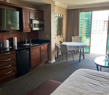 Las Vegas Apartment | MGM Grand no resort fee , balcony, free valet parking