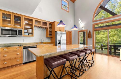 Sherrills Ford House | Mi Casa Su Casa by AvantStay Lakefront Escape