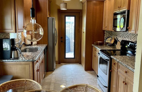 Anna Maria Villa | MI Oasis Getaway! Just 200 Steps to the Beach on a very quiet street