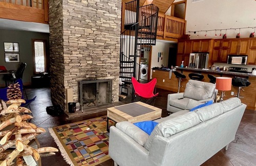 Grayling House | Mi RiverHouse @Breakfast Point, a Luxury 3-bedroom Modern home, unlike no other.