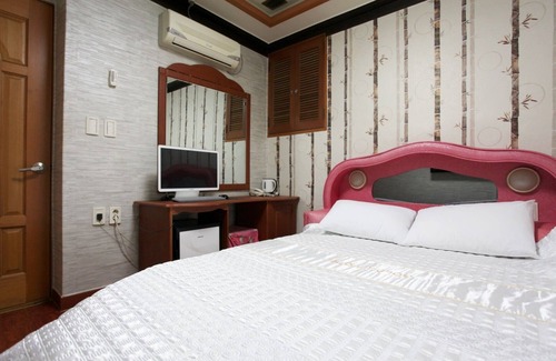 Songjung-dong Hotel | Mia Hwanggeum