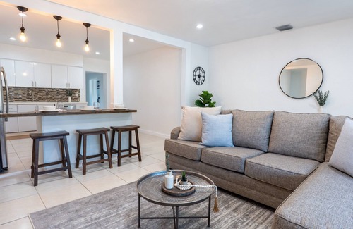Pinewood House | Miami Escape Near Beach & Nightlife with King Suite and Outdoor Oasis