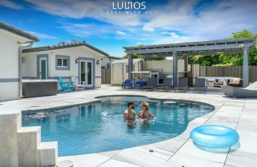 Palm Springs North House | Miami House with Hot Pool-spa & Pool table L48