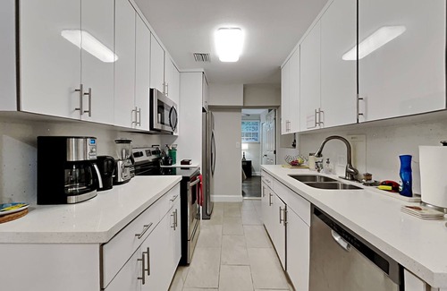 Little Haiti House | Miami Townhouse with Patio Gazebo