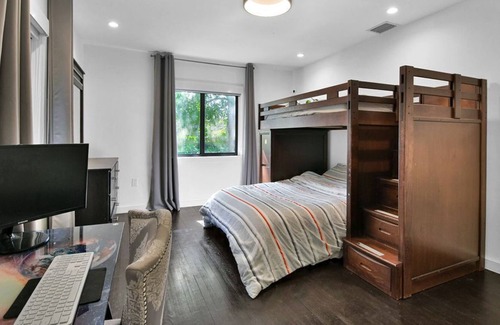 Biscayne Park House | Miami-Village of Biscayne Park-Mins to South Beach/Miami Beach