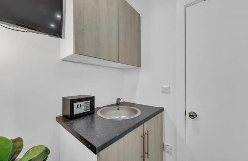 West Ealing Apartment | Micro Chic, Tiny Studio with Functional Desk