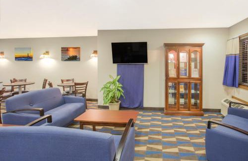 Manistee Hotel | Microtel Inn and Suites Manistee