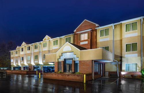 Cornelius Hotel | Microtel Inn by Wyndham Lake Norman