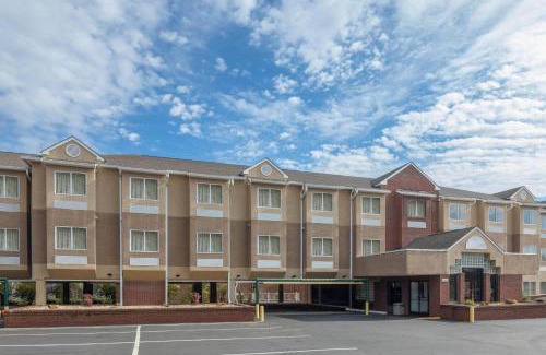 Cornelius Hotel | Microtel Inn by Wyndham Lake Norman