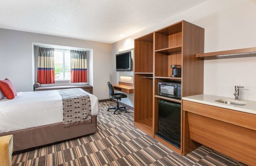 South Hills Hotel | Microtel Inn & Suites by Wyndham Pittsburgh Airport