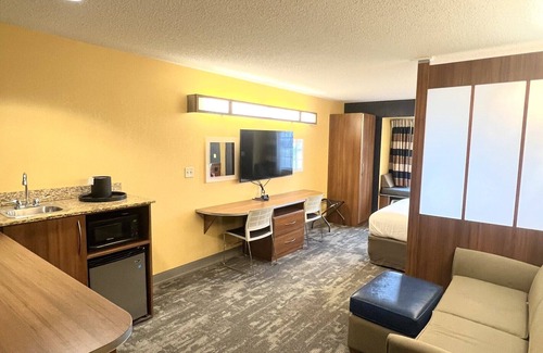 Chili Center Hotel | Microtel Inn & Suites by Wyndham Chili/Rochester Airport