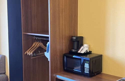 Chili Center Hotel | Microtel Inn & Suites by Wyndham Chili/Rochester Airport
