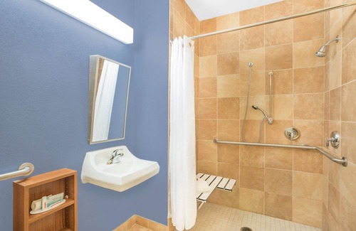 Chili Center Hotel | Microtel Inn & Suites by Wyndham Chili/Rochester Airport