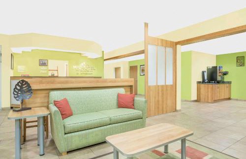 Florence Hotel | Microtel Inn & Suites by Wyndham Tuscumbia/Muscle Shoals