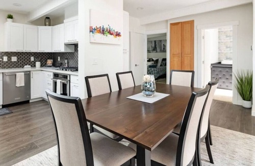 Lake Forest Park House | Mid Century 3BDR/2Bath HomeWi-fi/BBQ/Spa Tubs/Deck