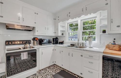 Statesboro House | Mid-Century Bungalow - Blue Mile & Close to GSU