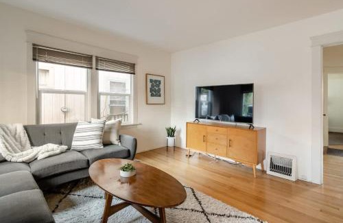 Belmont House | Mid-Century Charm - Prime SE Location - 2BR