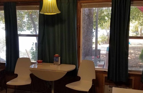 Clear Lake Apartment | Mid Century Guesthouse with Lake View!