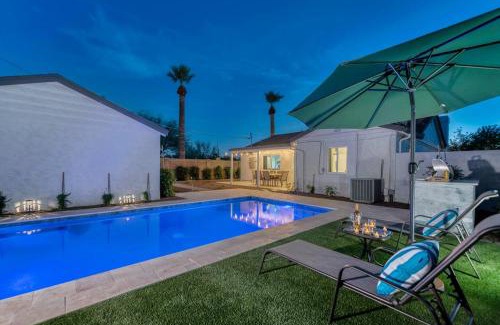 Encanto House | Mid-century Modern Charmer With Free Heated Pool!