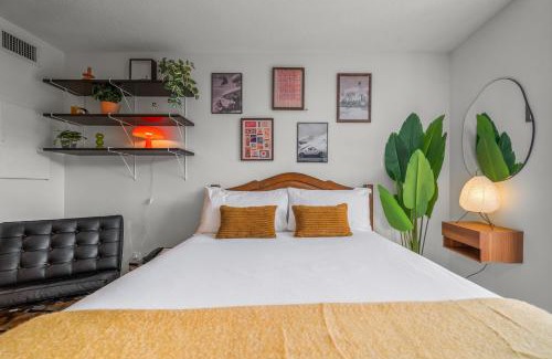 Village North Apartment | Mid Century Modern - Studio w Pool & Hot Tub