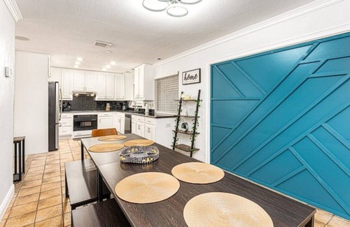 Conway House | π³ MID CENTURY OAK TREE π³ by Downtown Orlando