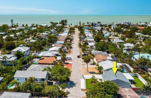 Mid Island House | Mid Island - Villa Hibiscus - Fort Myers Beach - Roelens Vacations