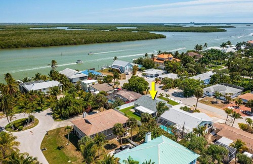 Mid Island House | Mid Island - Villa Hibiscus - Fort Myers Beach - Roelens Vacations