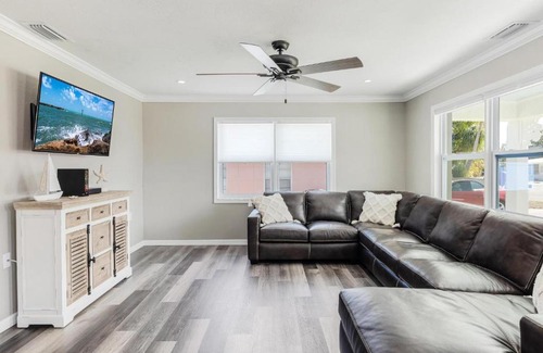 Mid Island House | Mid Island - Villa Hibiscus - Fort Myers Beach - Roelens Vacations