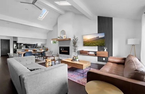 Oak Cliff House | Midcentury-modern, eclectic,Open Concept,3bedrooms