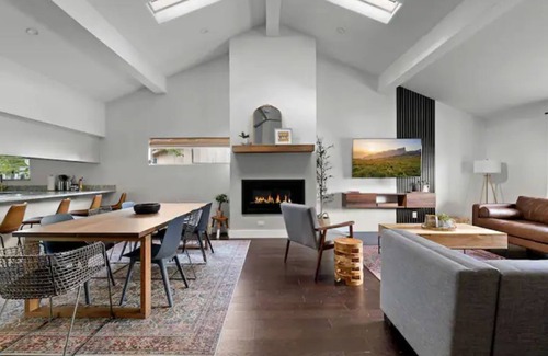 Oak Cliff House | Midcentury-modern, eclectic,Open Concept,3bedrooms