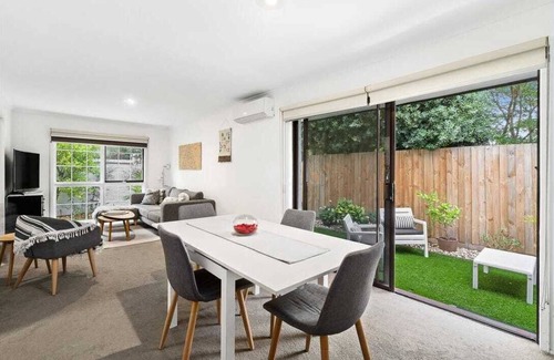 Brighton House | Middle Brighton Beach House (3-bed)