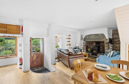Tuckenhay House | Middle Cottage - Tranquil cottage ideal for walkers