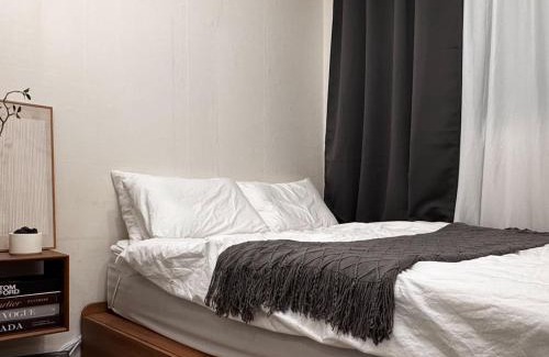Bongcheon-dong Apartment | Middle of Hongdae and Gangnam with green line