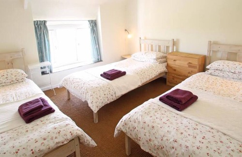 Crynant House | Middleton Hall Cottage