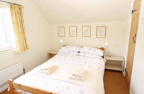 Crynant House | Middleton Hall Cottage