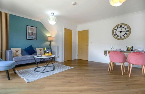 Milton Keynes House | Middleton House with Free Parking, Fast-Wifi, SmartTV and Garden by Yoko Property