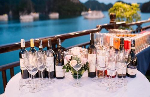 Cat Hai Boat Rental | Midori Preminum Cruise in Ha Long Bay