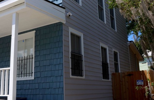 Metropolitan House | Midtown 2 Stories, Elegant & Comfortable, Newly Renovated Historic Home nearSCAD