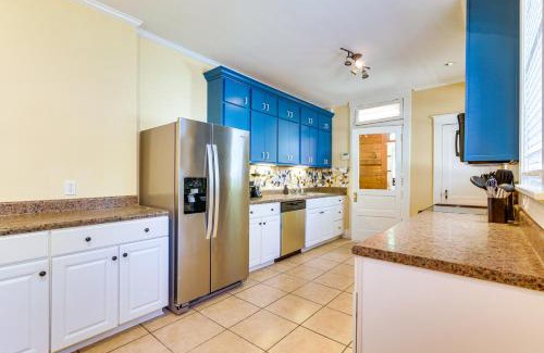 Crosstown House | Midtown Duplex 1 Mi to Memphis Zoo and Overton Park!