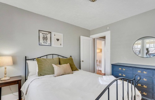 Midtown House | Midtown Mtn Charmer~Pets~BBQ~Fire pit~A+ Walk Score~high speed WiFi~Foosball!