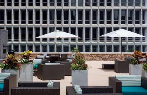 SoNo Apartment | Midtown Studio | Free Breakfast, Pool, BBQ Area