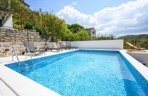Skradin Apartment | Mila and Jurija Formenti 2 apartments in heart of nautic marina, with heated swimming pool, bikes, Sup, kajak