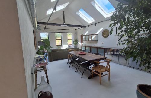 Tiverton House | Milk barn