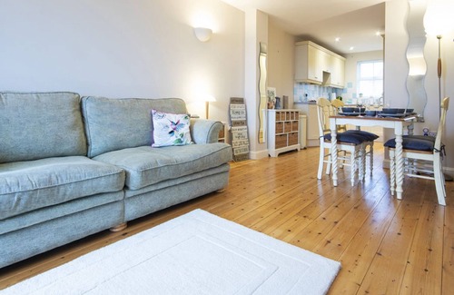 Cirencester House | Mill Village 81, Trout Cottage