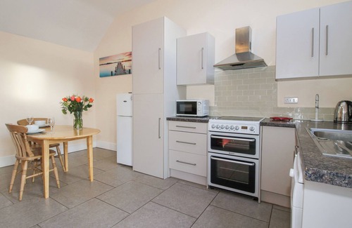 Stoney Stretton Cottage | MILLSTONE COTTAGES - MIDDLE COTTAGE, pet friendly in Westbury