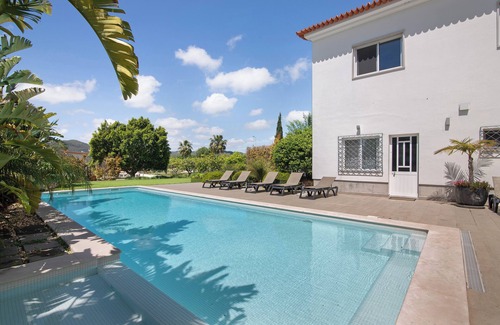 Vale de Seixos Apartment | Milreu Guesthouse - Room 'Mar' with Pool view