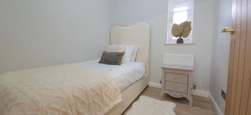 Milton Keynes Apartment | Milton Keynes 3BR Stylish Home, Sleeps 5, Families Stay, Free Parking